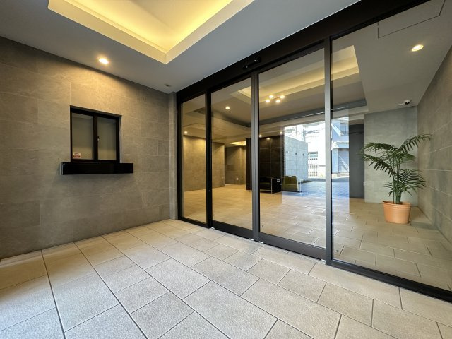 ワコーレ明石本町ラフィニティのエントランス