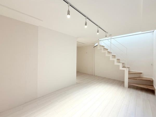 ＡＬＥＲＯ新中野ＩＩの居間・リビング