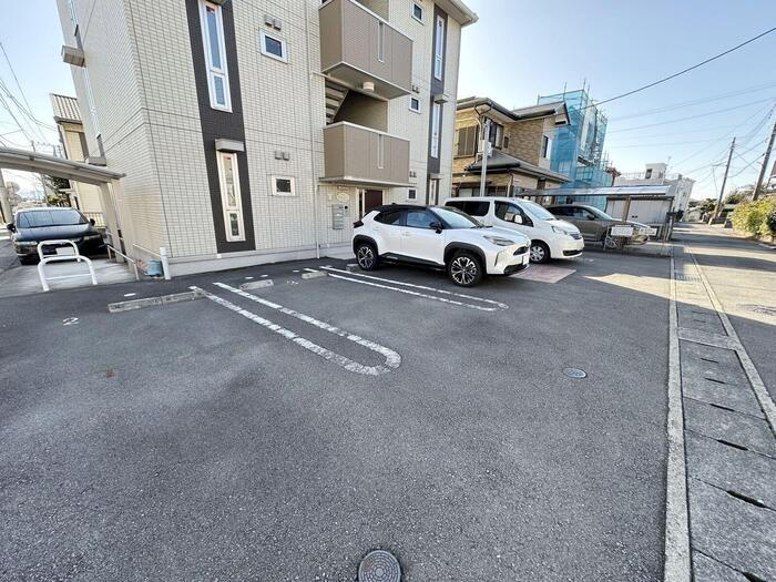 ゴールドヒルズの駐車場