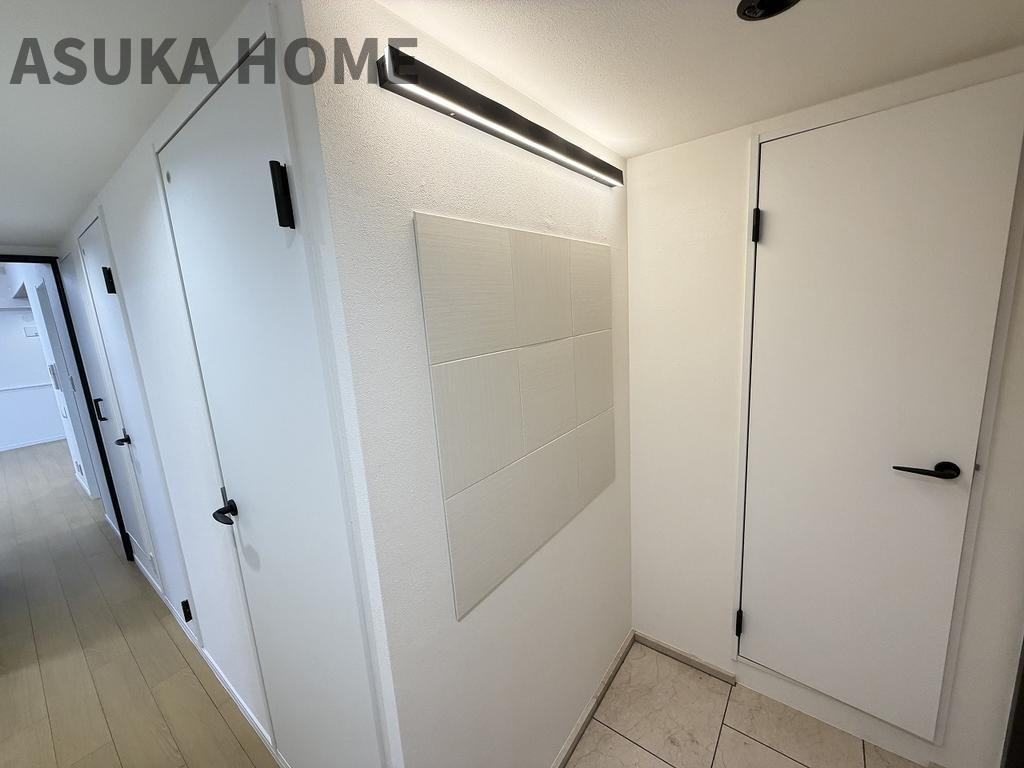 パークハイム山手の玄関|白を基調とした明るい玄関です♪