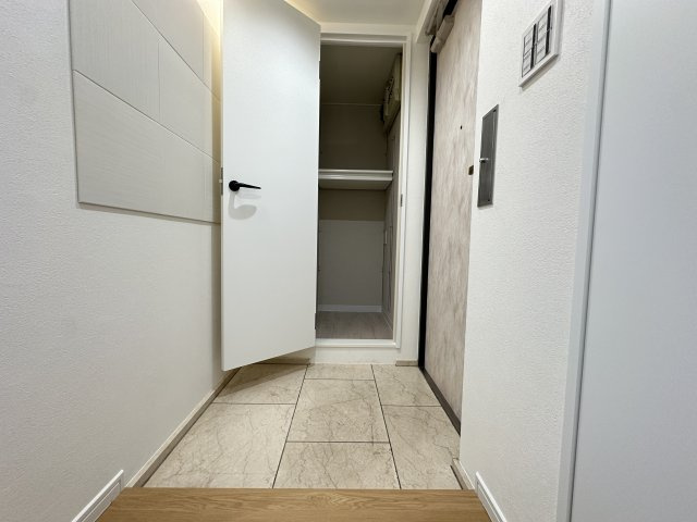 パークハイム山手の玄関|収納たっぷりの玄関です。