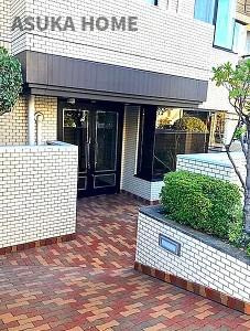 パークハイム山手のエントランス|綺麗に整備されたエントランス部分です♪