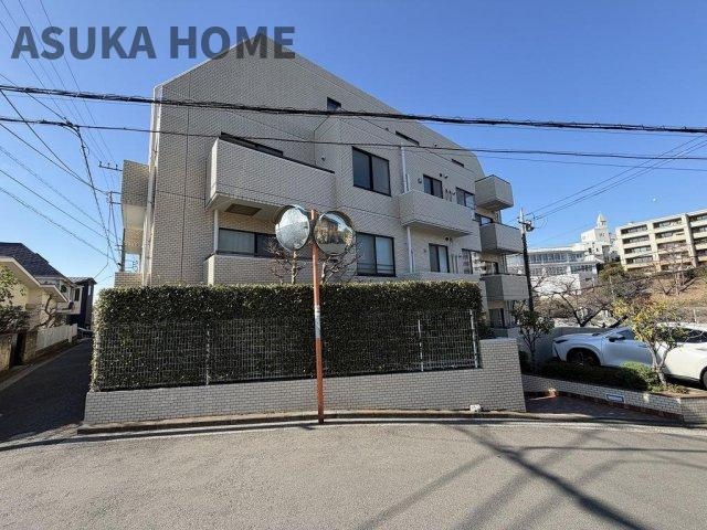 パークハイム山手のその他|マンション周辺にはカーブミラーもあり駐車場の出入りも快適ですね♪