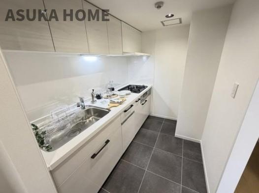 パークハイム山手のキッチン|三つ口コンロ完備なので、一度にたくさんの調理が出来るので時短につながりますね♪