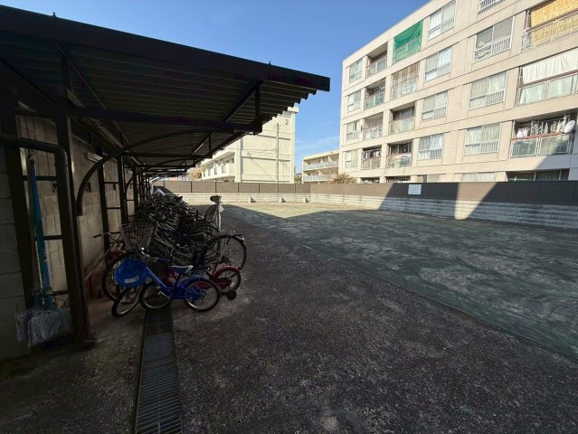 奈良コーポラスの駐車場