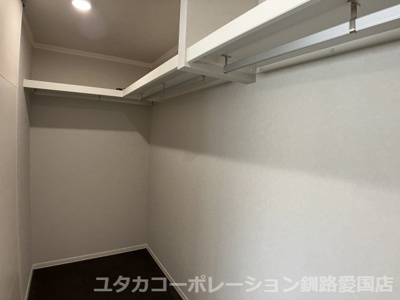【収納】 | 美原3丁目7-1売家 | 洋室8.5帖にはWICLも付いてます