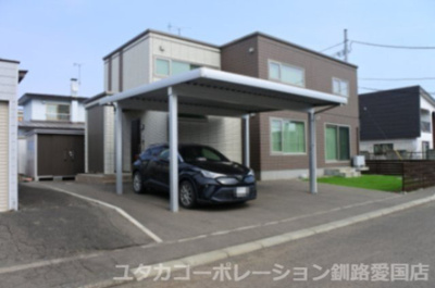 【外観】 | 美原3丁目7番1売家 | カーポート付き駐車場、ハイセンスな外観が目を引きます！