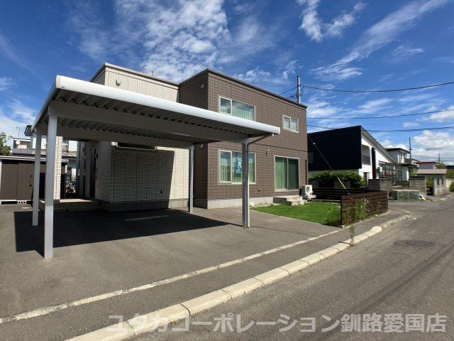 【その他】 | 美原3丁目7-1売家 | カーポート付き駐車場、ハイセンスな外観が目を引きます！