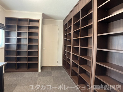 【洋室】 | 美原3丁目7-1売家 | 2階洋室5.2帖は書斎としても使えます