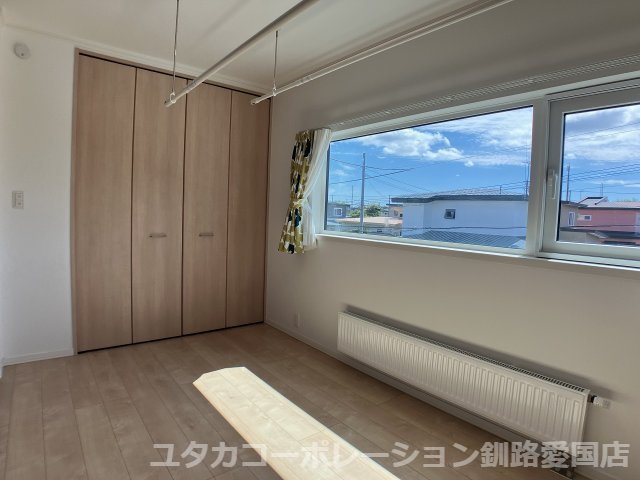 【洋室】 | 美原3丁目7-1売家 | 2階サンルーム5.5帖には、洗濯物を干せます
