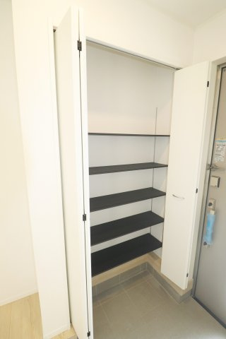 郡山市安積荒井2丁目第3　　　２号棟　　安積第１小学校、安積中学区の収納|シューズクローゼット♪