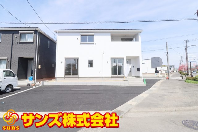 郡山市安積荒井2丁目第3　　　２号棟　　安積第１小学校、安積中学区の外観|南側から見た駐車場を含む外観♪