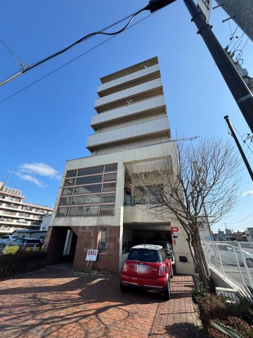 想定年間賃料2,209.2万　想定利回り10.04％　鉄筋コンクリート造の外観