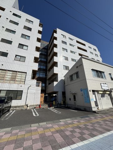 想定年間賃料2,209.2万　想定利回り10.04％　鉄筋コンクリート造の外観