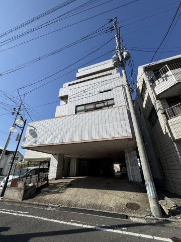 想定年間賃料2,209.2万　想定利回り10.04％　鉄筋コンクリート造の外観