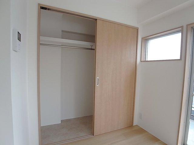 多聞コーポラスの収納|幅広のクローゼット、収納力豊富