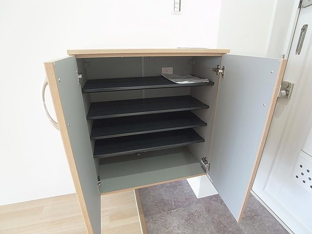 多聞コーポラスの玄関|玄関にはシューズＢＯＸ