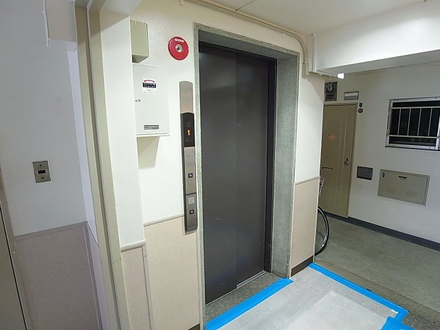 多聞コーポラスのその他共用部分|エレベーター完備してます
