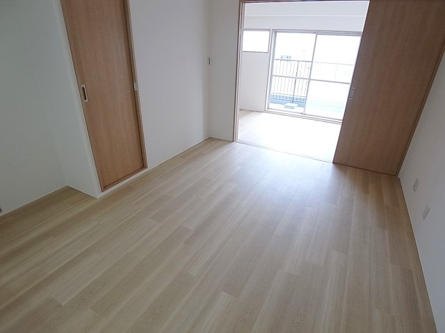 多聞コーポラスの居間・リビング|大改装、リノベーションされたリビングスペース