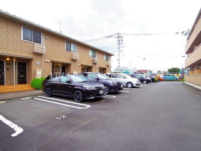 プリームスC棟の駐車場