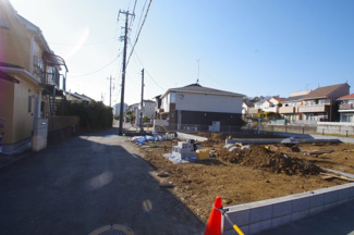 【前面道路含む現地写真】 | 【仲介手数料無料！！】八王子市東中野　新築戸建て（全2棟）1号棟　5799万円 | 令和８年２月１３日撮影　建築中