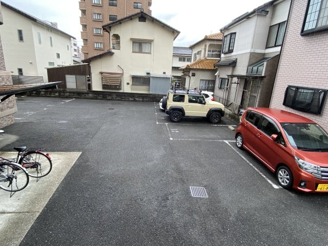 クロスデータビル73の駐車場|駐車場に車を止められます