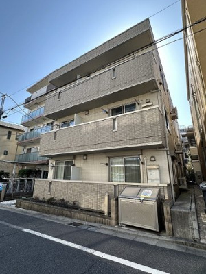 【外観】 | ブランシェ桜新町 | 東急田園都市線「桜新町」駅まで徒歩3分！便利な立地の3階建てアパートです♪駅近で通勤・通学にも便利！