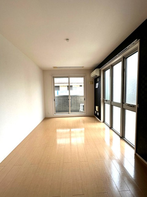 【洋室】 | ブランシェ桜新町 | ※参考写真※洋室8.2帖☆バルコニーに繋がる角部屋二面採光のお部屋です！エアコン付きで1年中快適に過ごせますね☆