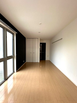 【寝室】 | ブランシェ桜新町 | ※参考写真※洋室8.2帖☆クローゼットがあります♪お洋服がスッキリ収納できて、整理しやすくなりますね☆