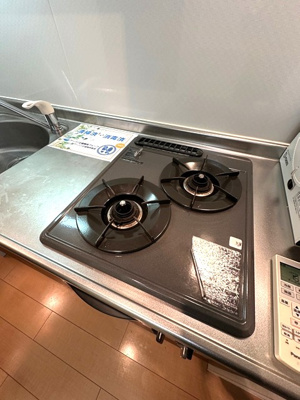 【キッチン】 | ブランシェ桜新町 | ※参考写真※2口ガスコンロ付きのシステムキッチンです！2口コンロは複数の調理を同時にできるので時短にもGOOD☆