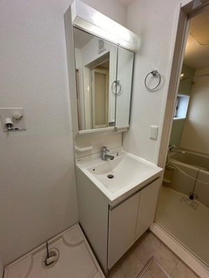 【洗面所】 | ブランシェ桜新町 | ※参考写真※洗髪洗面化粧台で忙しい朝にも寝癖の付いた頭にも優しい☆お化粧するときにも大活躍です♪