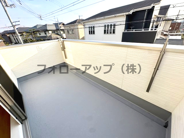 堺市西区浜寺諏訪森町東4号棟のバルコニー|バルコニーがあります