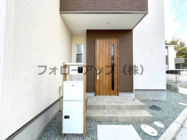 堺市西区浜寺諏訪森町東4号棟のエントランス