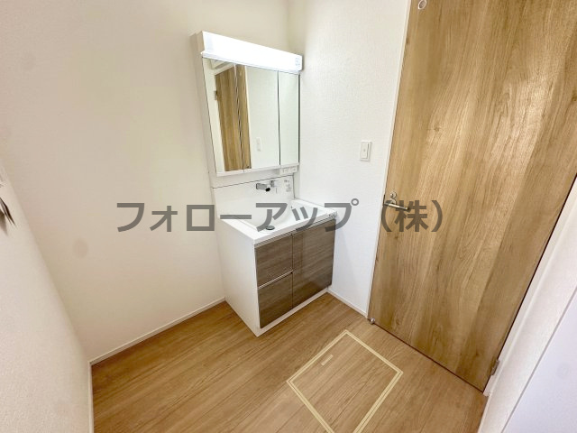 堺市西区浜寺諏訪森町東4号棟の独立洗面台|独立洗面台あり、毎朝おしゃれに忙しい女性の方におすすめです