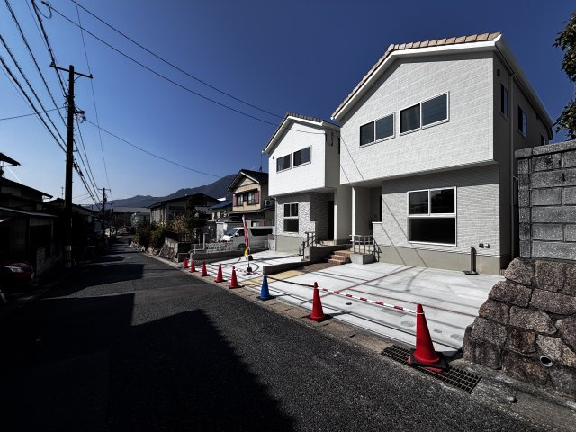 新築戸建　真亀3丁目の前面道路含む現地写真