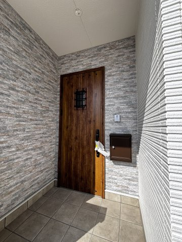 新築戸建　真亀3丁目の玄関