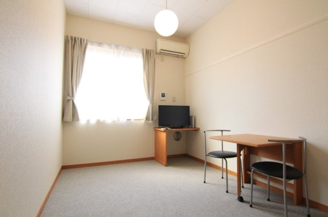 レオパレスアドヴァンの居間・リビング