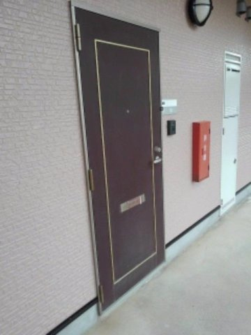 宇部市東藤曲２丁目のアパートの玄関