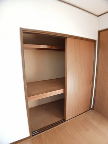 ロイヤルパレス村松ⅡＢの収納