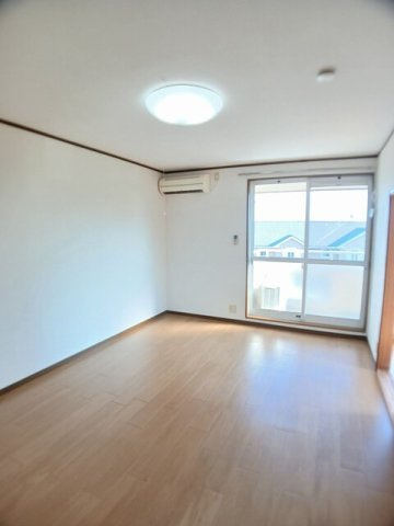 ロイヤルパレス村松ⅡＢの居間・リビング