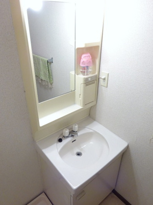 【洗面所】 | リヴェールKTS | ファミリータイプには必ず欲しい独立洗面台付きで朝の準備もらくらく♪お化粧するときに大活躍ですね！