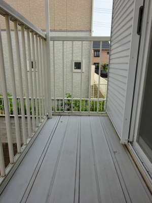 【バルコニー】 | リヴェールKTS | バルコニーは東向き！すがすがしい朝日がお部屋に入ってきます☆お洗濯物を干したり、気分転換をするにもおすすめです☆