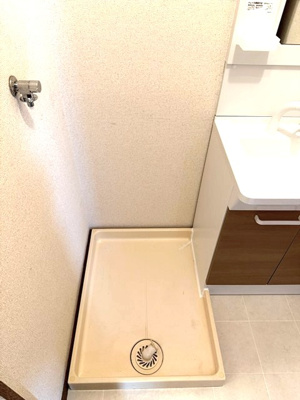 【バルコニー】 | リヴェールKTS | バルコニーは東向き！すがすがしい朝日がお部屋に入ってきます☆お洗濯物を干したり、気分転換をするにもおすすめです☆
