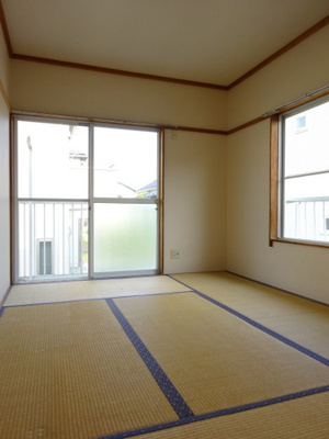 【和室】 | リヴェールKTS | 2階・東向き和室6帖☆バルコニーに繋がる角部屋二面採光のお部屋です！和室は夏場も涼しくて快適ですよ♪