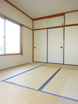 【寝室】 | リヴェールKTS | 2階・東向き和室6帖☆天袋付き押入れがあります♪寝具をすっきり収納できるので和室は寝室にもオススメ☆