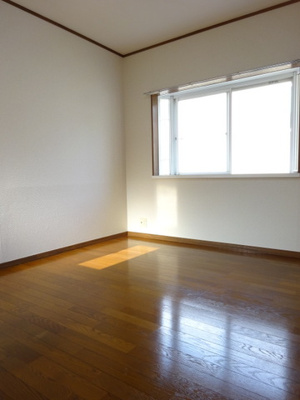 【洋室】 | リヴェールKTS | 2階・東向き洋室6帖☆子供部屋や書斎・寝室など多用途に使えそうなお部屋です♪