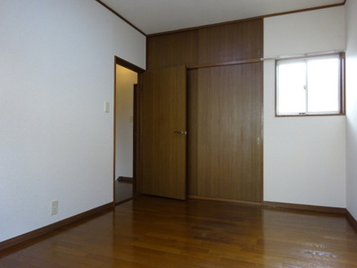 【寝室】 | リヴェールKTS | 2階・東向き洋室6帖☆収納スペースがあります♪荷物の多い方も安心の収納力です！