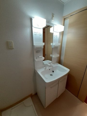 宇部市大字西岐波のアパートの洗面所