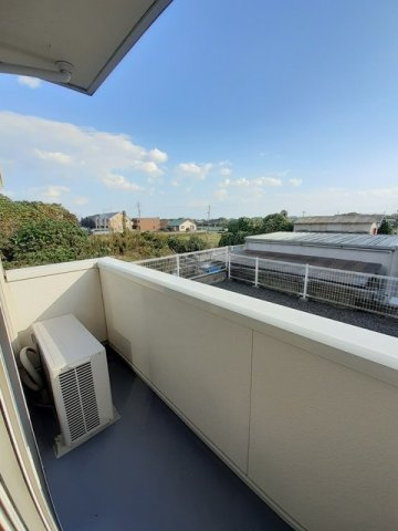 宇部市大字西岐波のアパートのバルコニー
