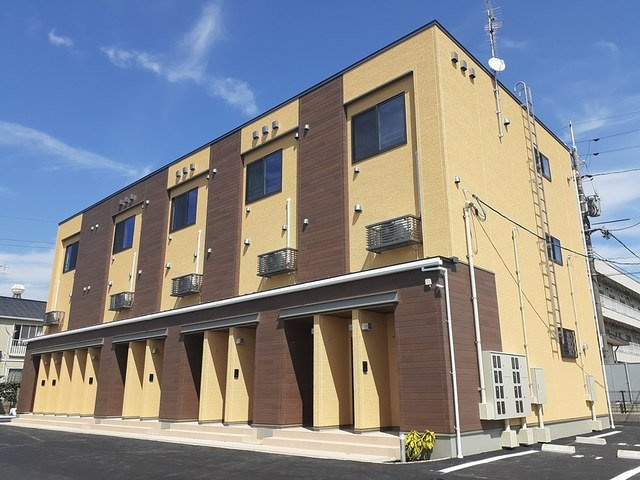 宇部市東梶返１丁目のアパートの外観